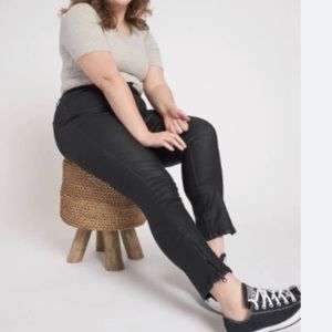 NWT Universal Standard Meuse High Rise 28”